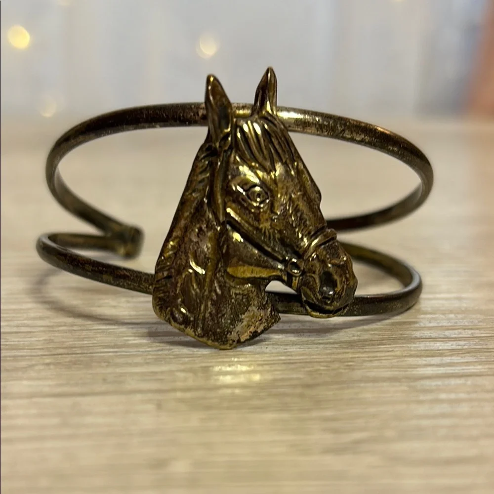 Elegant Horse Head Bracelet - Picture 2 of 3